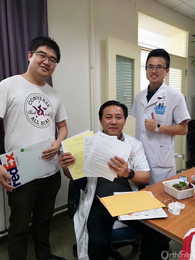 潘爱星和张扬璞收到留学通知书.jpg