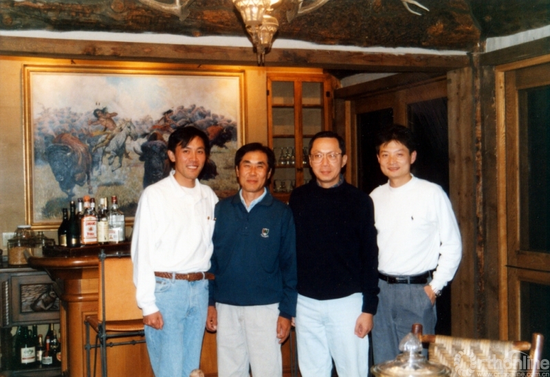 海涌、赵杰(右一)留学期间与两位美国导师合影.jpg